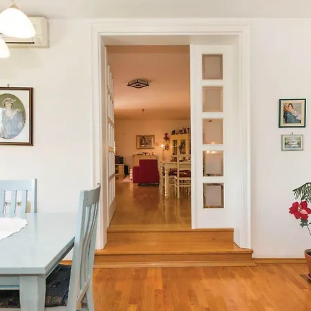 Five Bedroom Holiday In Casa vacanze *