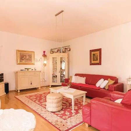 Casa vacanze Five Bedroom Holiday In Drniš