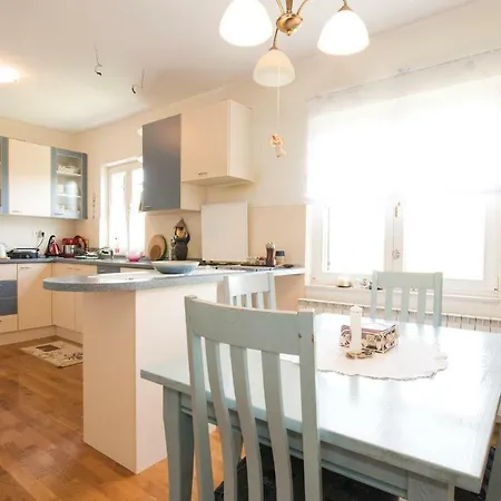 Casa vacanze Five Bedroom Holiday In *