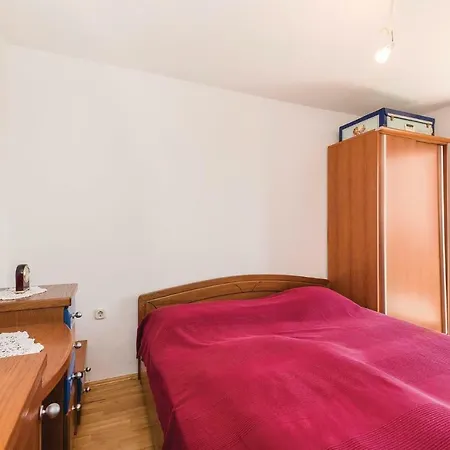 Five Bedroom Holiday In *