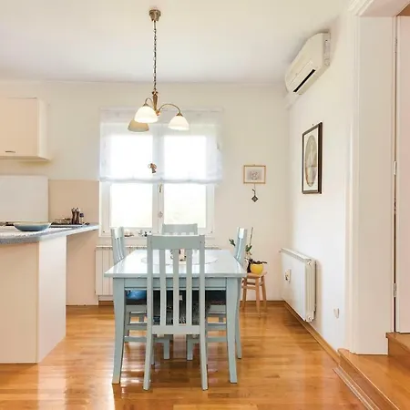 Five Bedroom Holiday In * Drniš